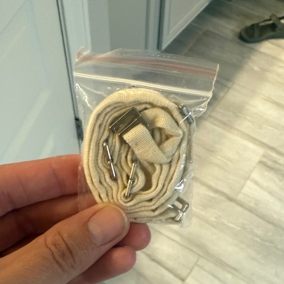 Abercrombie and Fitch linen dress with shorts underneath - Picture 3 of 4